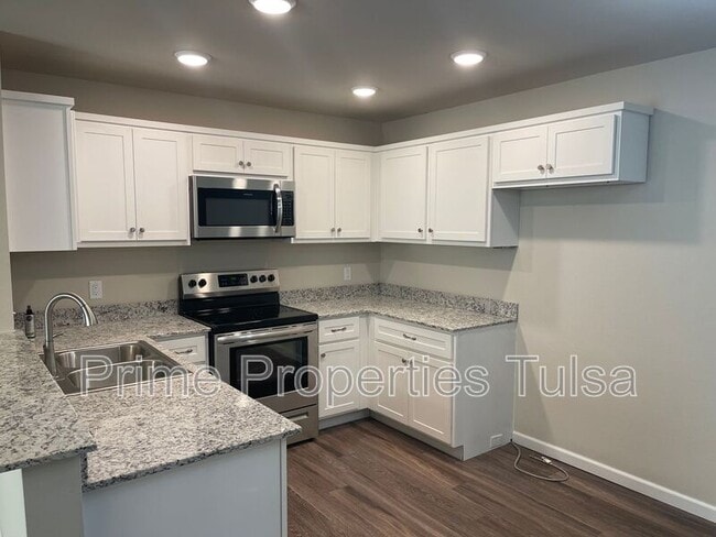 Building Photo - 1517 Rosewood Dr