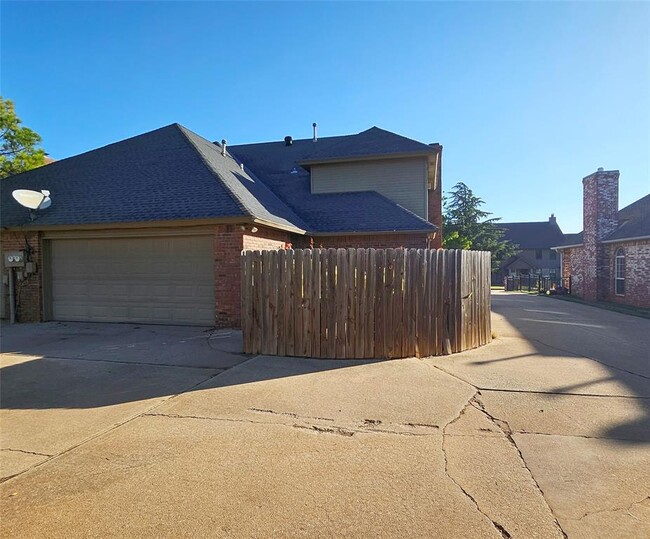 Building Photo - 11921 Shady Trail Ln