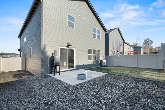 Building Photo - 2 year old 4 Bed 3 bath Liberty Lake Home offering 2330 sq/ft of living space