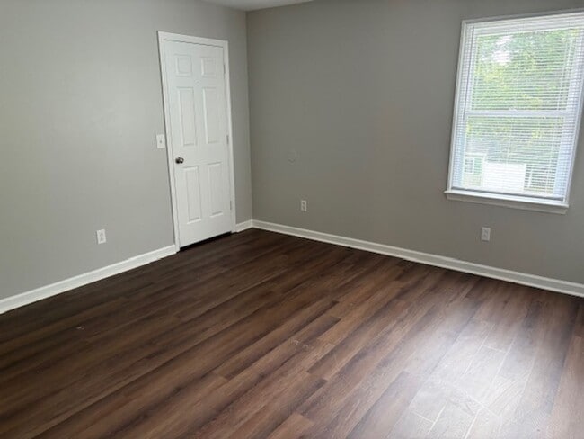 Building Photo - Murfreesboro 4BR/2.5BA fenced yard