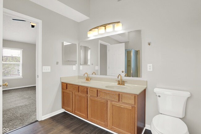 Building Photo - 5761 Cantigny Way S