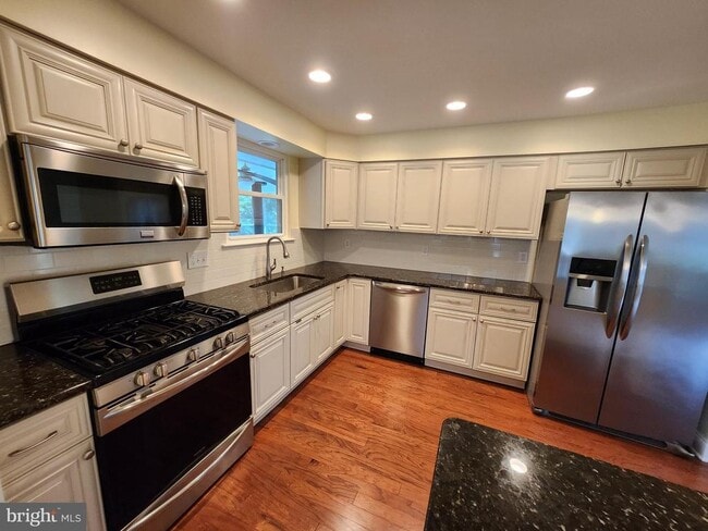 Building Photo - 2622 Boxwood Dr