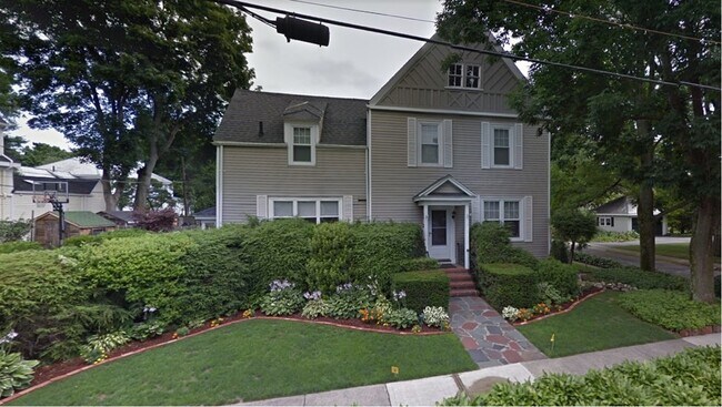 Primary Photo - 79 Bacon St