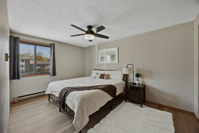 Building Photo - 902 Benton Dr