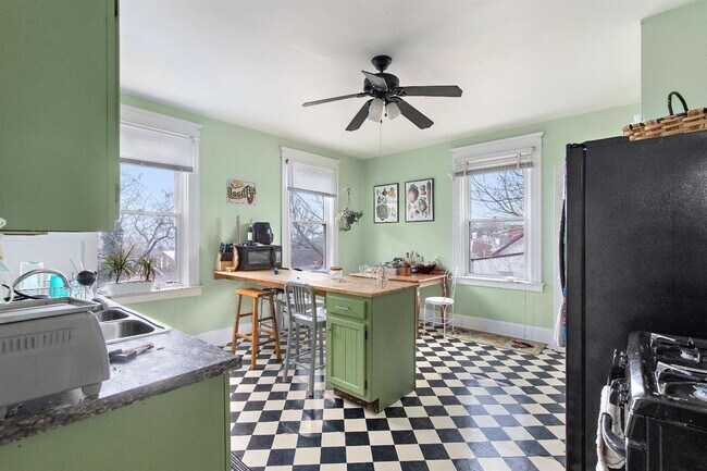 Primary Photo - 2317 Victor St