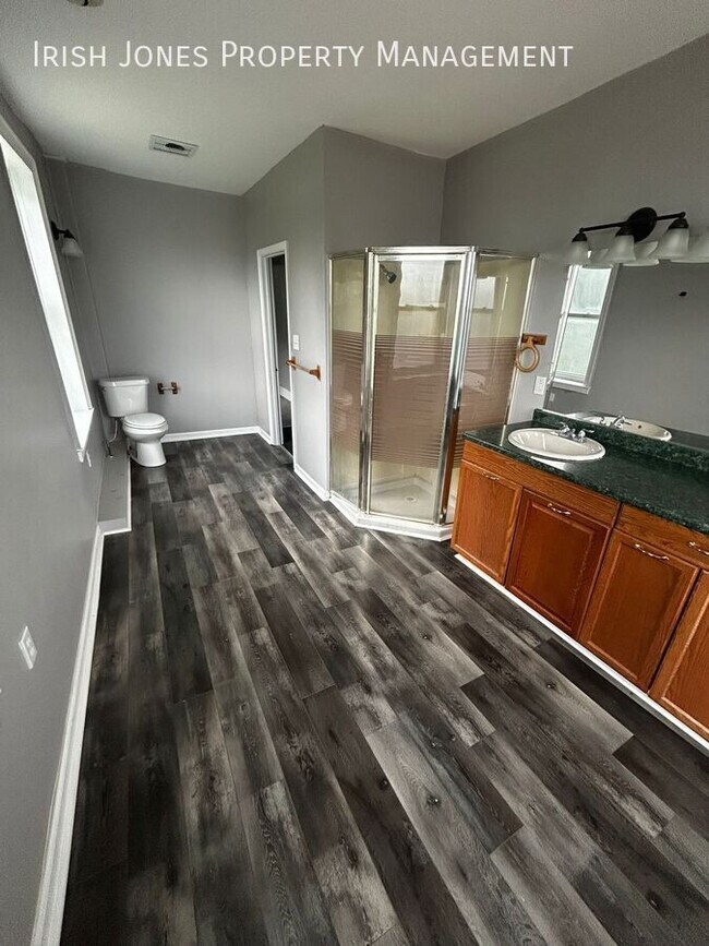 Building Photo - 1389 Broadway-Apt 2 - ALL UTILITIES INCLUDED!