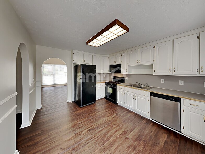 Building Photo - 468 Springfield Dr