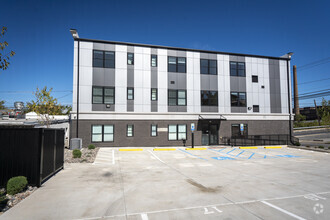 Building Photo - 410 William St.