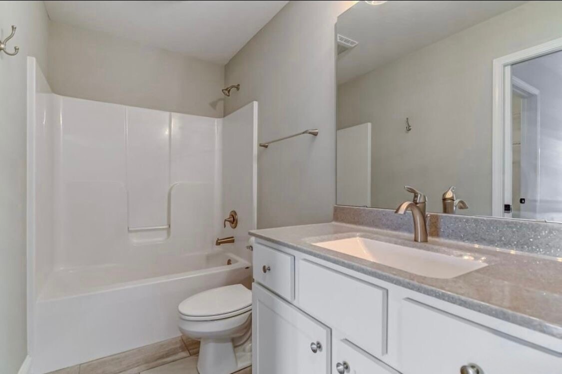 Building Photo - 1811 Spartan Dr