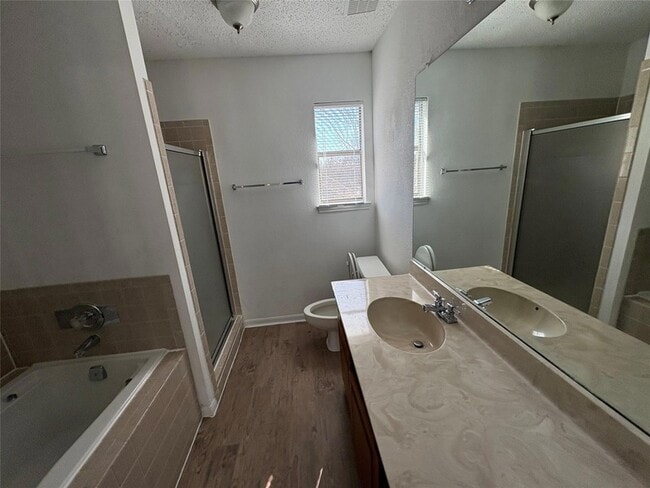 Building Photo - 9201 Simmons Rd