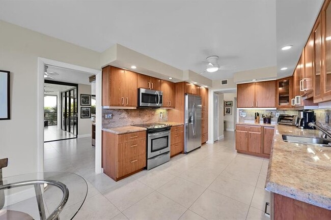 Building Photo - 7578 Regency Lake Dr