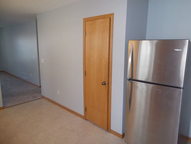 Building Photo - 3 Bedroom, 1 Bathroom Home.