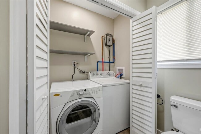 Building Photo - Charming 3-Bedroom Home with Large Fenced Yard in Richmond Hill!