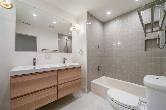 Building Photo - 3514 Hillbrook Dr