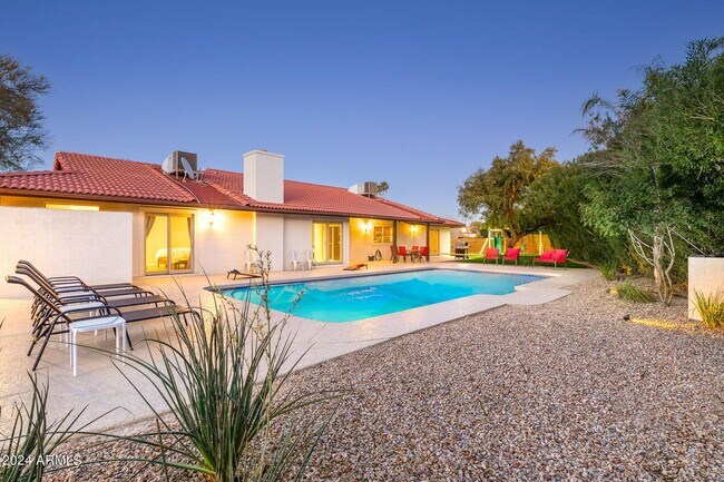 Building Photo - 4539 E Karen Dr