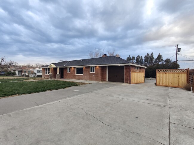Building Photo - Comfort and Convenience in the Heart of Ke...