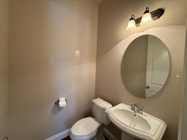 Building Photo - Beautiful 4 Bedroom + Office Home in Grand Island!