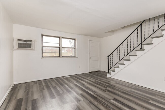 Building Photo - 6538-6552-6552 Conway Dr