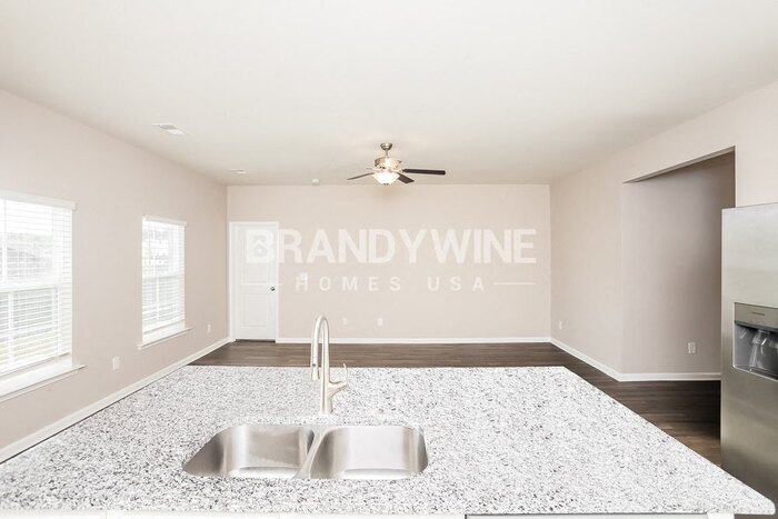 Building Photo - 541 Glenmanor Dr