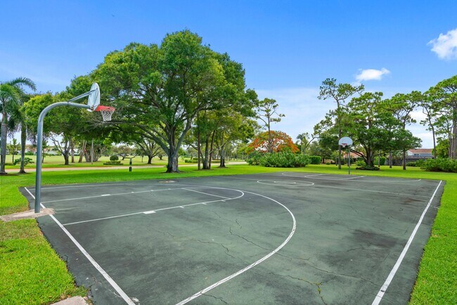 Building Photo - 6204 Celadon Cir