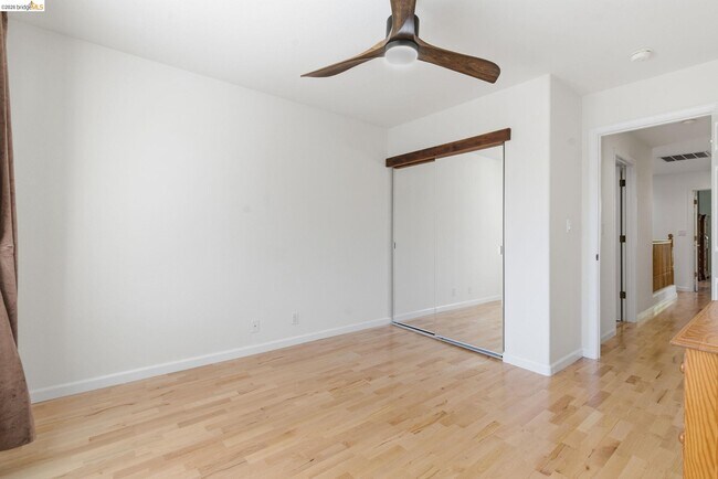 Building Photo - 257 Golf Links St