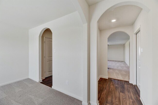 Building Photo - 18520 Quiet Range Dr