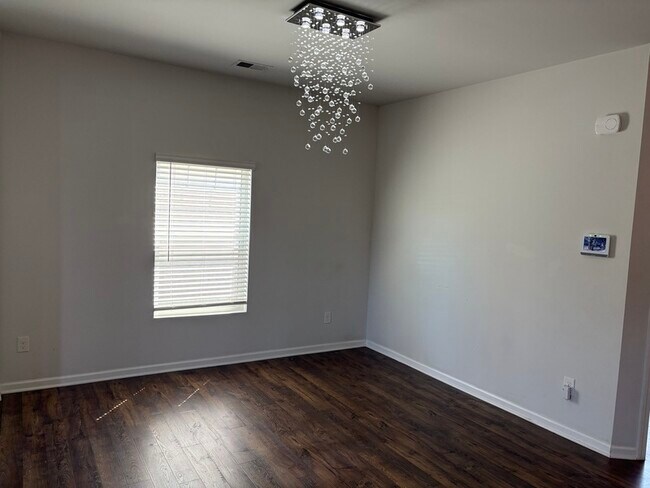 Building Photo - 407 Lakemont Dr