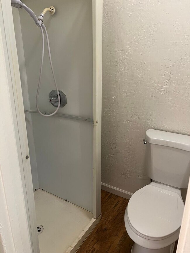Building Photo - Studio Apartment in Shasta Lake