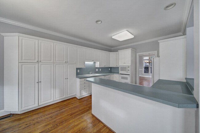 Building Photo - Spacious Four Bedroom Home!
