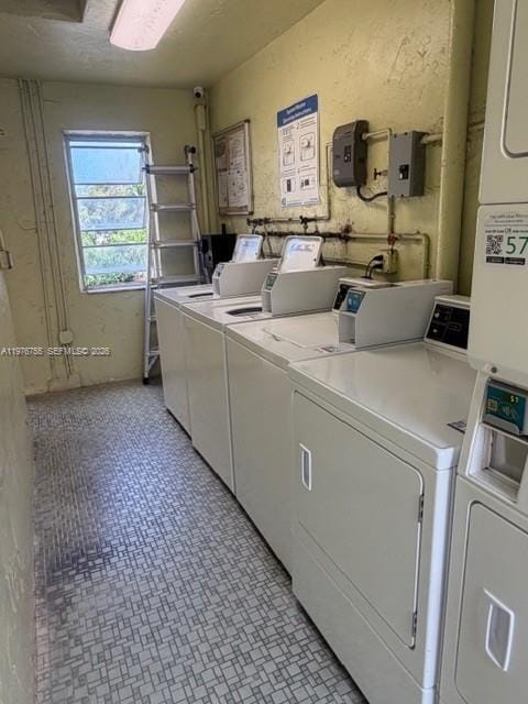 Building Photo - 520 NE 38th St