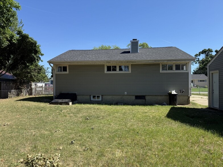 Building Photo - 17 Cypress St