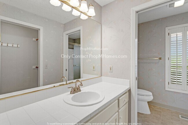 Building Photo - King City Charmer 55+ Community: Your Perf...