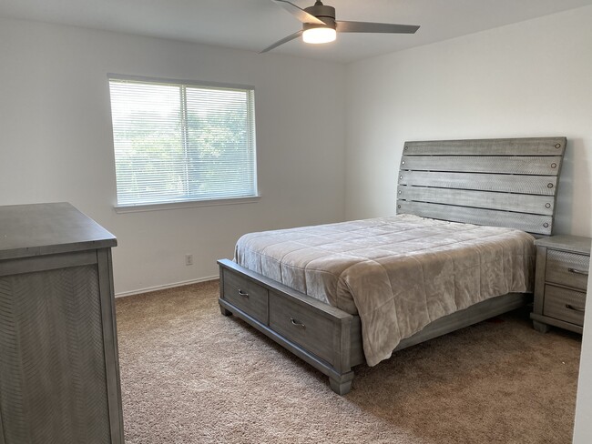 Building Photo - 4009 Louise Lee Dr