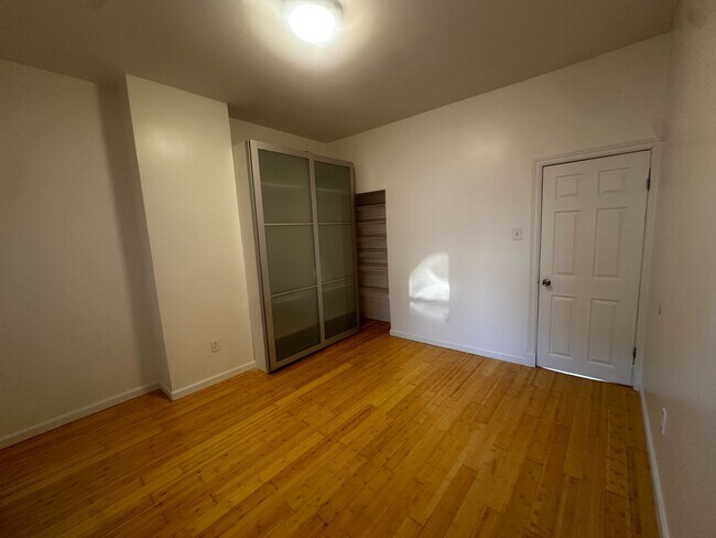 Building Photo - 315 N Holly St