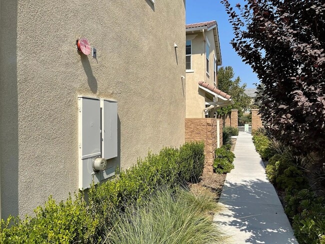 Building Photo - 6943 E Riverside Dr