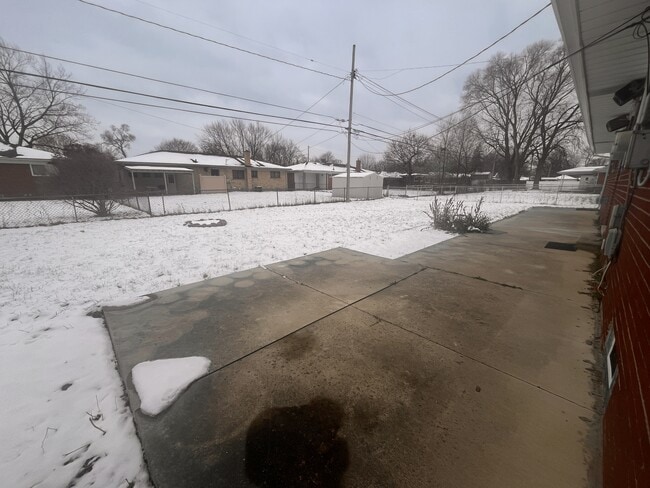 Building Photo - 8586 Helen St