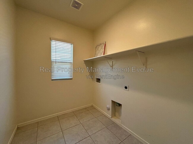 Building Photo - 6512 W Magdalena Ln