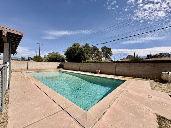 Building Photo - 5962 E 25th St