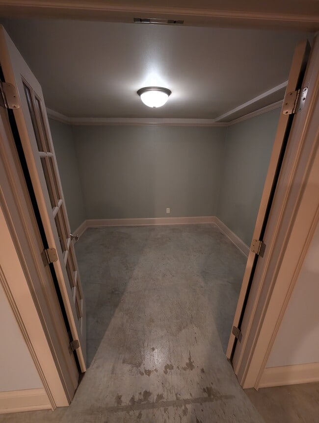 Building Photo - 2700 N Prospect Ave