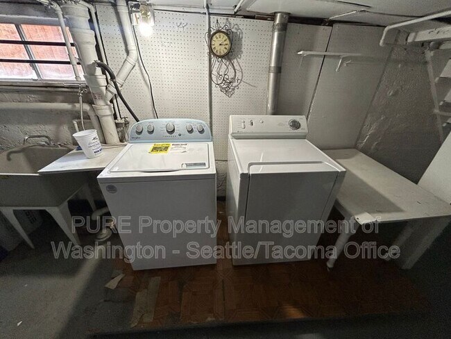 Building Photo - 3832 S Cushman Ave