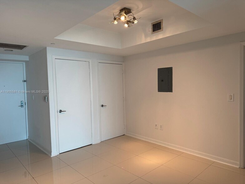 Building Photo - 500 Brickell Ave