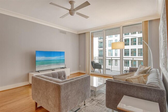 Building Photo - 1350 Main St