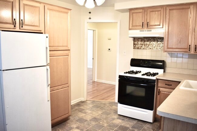 Building Photo - 9924 Woodring St