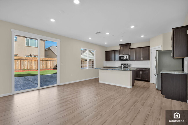 Building Photo - 5587 Saddle Rock Ln