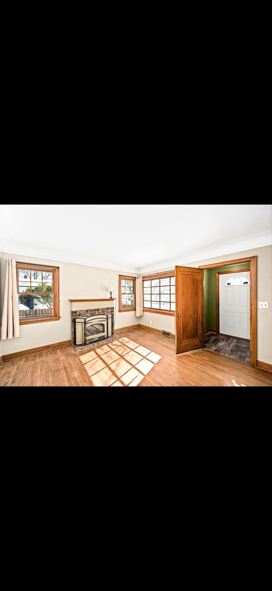 Building Photo - 445 E Oxford St