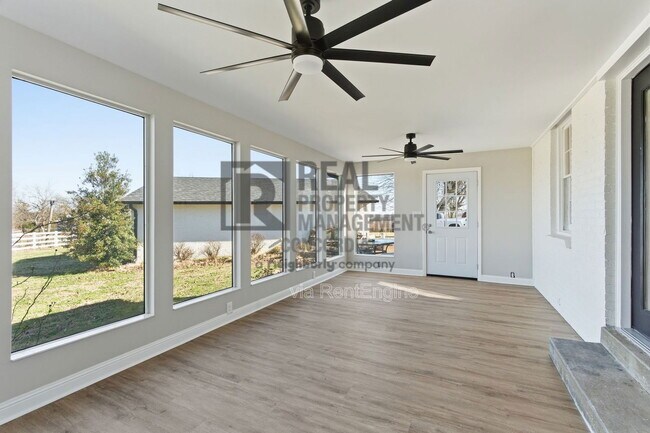 Building Photo - 1246 S Russell St