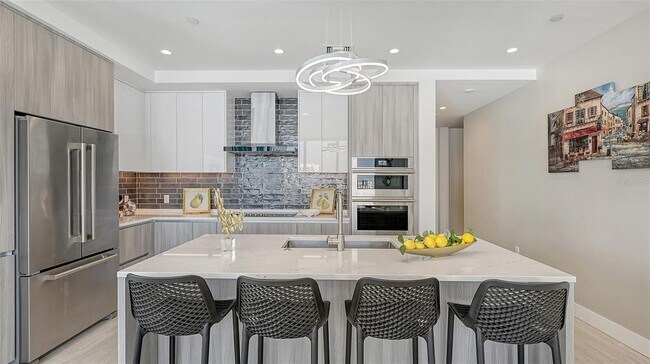 Building Photo - 301 QUAY Cmn