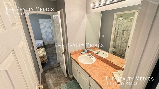 Building Photo - 4802 Cumbrian Lakes Dr