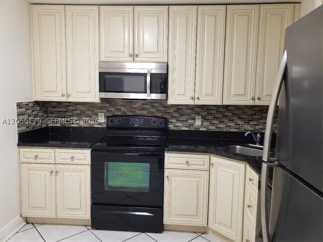 Building Photo - 2970 Carambola Cir N