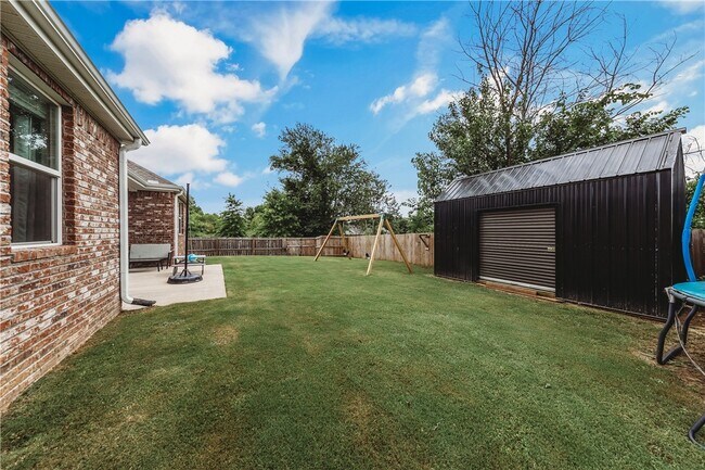 Building Photo - 5803 W Poison Springs Dr